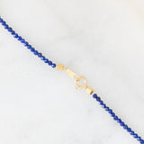 Collana moderna con tanzanite e vetri blu e con chiusura in oro giallo 18K