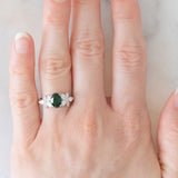 Anello vintage in platino con tsavorite (0.94ct) e due fiori di diamanti (0.78ctw), anni ‘90/anni ‘2000