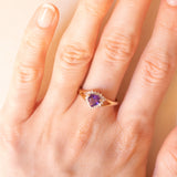 Anello a margherita in oro giallo e bianco 9K con ametista di taglio a cuore (0.70ct ca.) e diamanti (0.18ctw ca.), anno 2003
