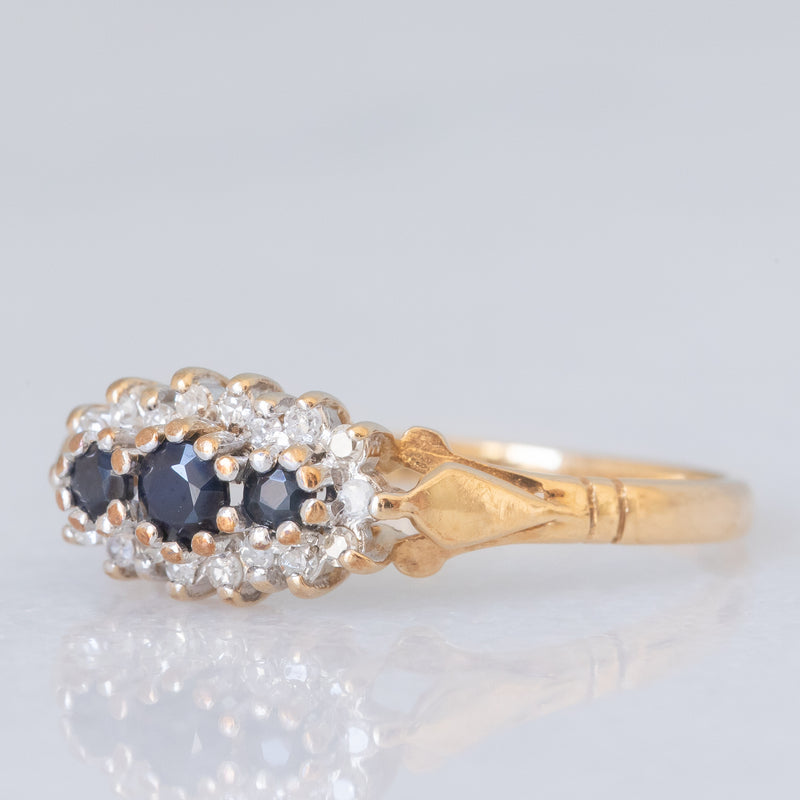 Anello vintage in oro giallo 9K con zaffiri (0.20ctw ca.) e diamanti (0.18ctw ca.), anni ‘70/‘80