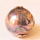 Ciondolo massonico con lamina in oro giallo 9K su argento a forma di sfera apribile e con piramidi incise con disegni