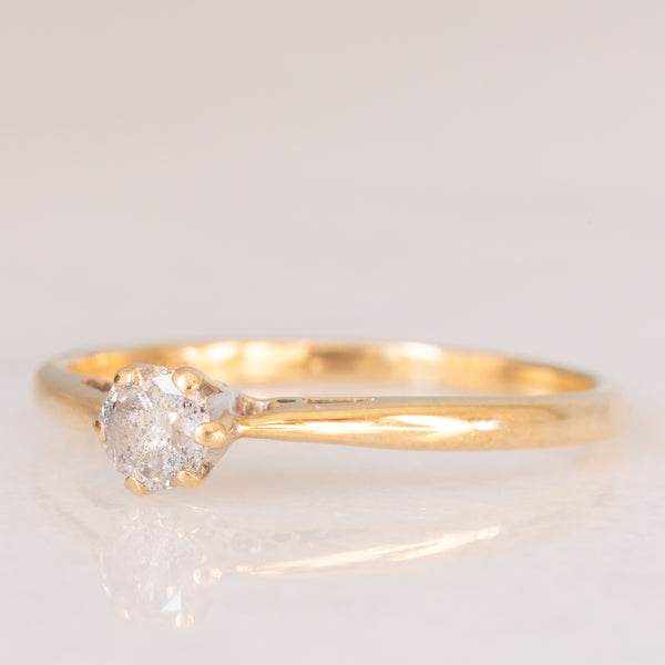 Solitario vintage in oro giallo 9K con diamante salt and pepper di taglio brillante (0.25ct ca.)