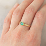 Solitario in oro giallo 9K con smeraldo (0.33ct)
