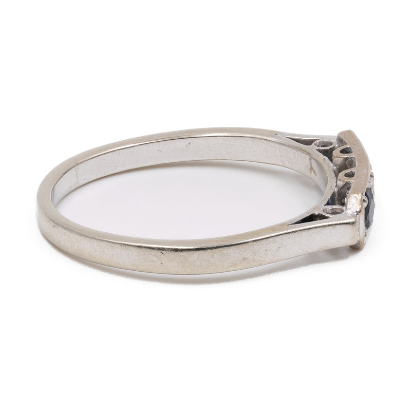 Anello Art Déco in oro bianco 14k con diamante e zaffiri, anni '30