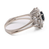 Anello vintage a margherita in oro bianco 18k con zaffiro (1,30ct) e diamanti (1,30ctw), anni '70