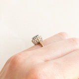 Anello a margherita vintage in oro giallo e bianco 9K con topazio azzurro (0.40ct ca.) e diamanti (0.12ctw ca.), anni ‘90