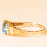 Anello vintage in oro giallo e bianco 9K con spinello sintetico azzurro e diamanti, anni ‘80/‘90