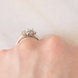 Anello a margherita e a goccia in platino con diamante centrale di 1.26ct e diamanti laterali (0.45ctw)