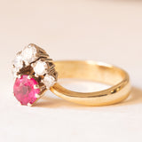 Ring aus 14-karätigem Gelb- und Weißgold mit synthetischem Rubin (ca. 0.90 ct) und Diamanten im Brillantschliff (ca. 0.50 ctw), 20er Jahre