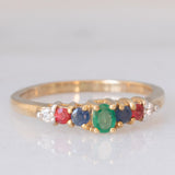 Veretta vintage in oro giallo 9K con smeraldo (0.10ct ca.), rubini (0.10ctw ca.), zaffiri (0.10ctw ca.) e zirconi bianchi