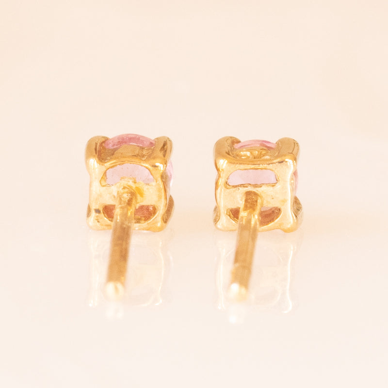 Orecchini punto luce vintage in oro giallo 9K con spinelli rosa sintetici (0.20ctw ca.)