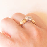 Vintage-Blumenring aus 14-karätigem Gelb- und Weißgold mit Diamanten (ca. 0.35 ctw), 60er Jahre