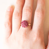Vintage-Blumenring aus 9-karätigem Gelbgold mit synthetischen Rubinen (ca. 1 Karat), 70er/80er Jahre