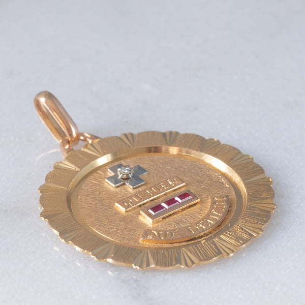 Ciondolo vintage “Plus qu’hier moins que demain” in oro giallo 18K con diamante e rubini