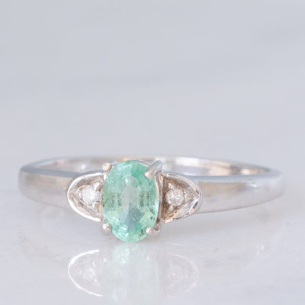 Trilogy moderno in oro bianco 9K con smeraldo (0.40ct ca.) e diamanti (0.03ctw ca.), anno 2007
