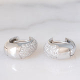 Orecchini a cerchio vintage in oro bianco 18K con pavé di diamanti (1ctw ca.), anni ‘80