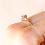 Anello vintage in oro giallo 9K con topazio azzurro (0.40ct ca.) e diamanti (0.07ctw ca.)
