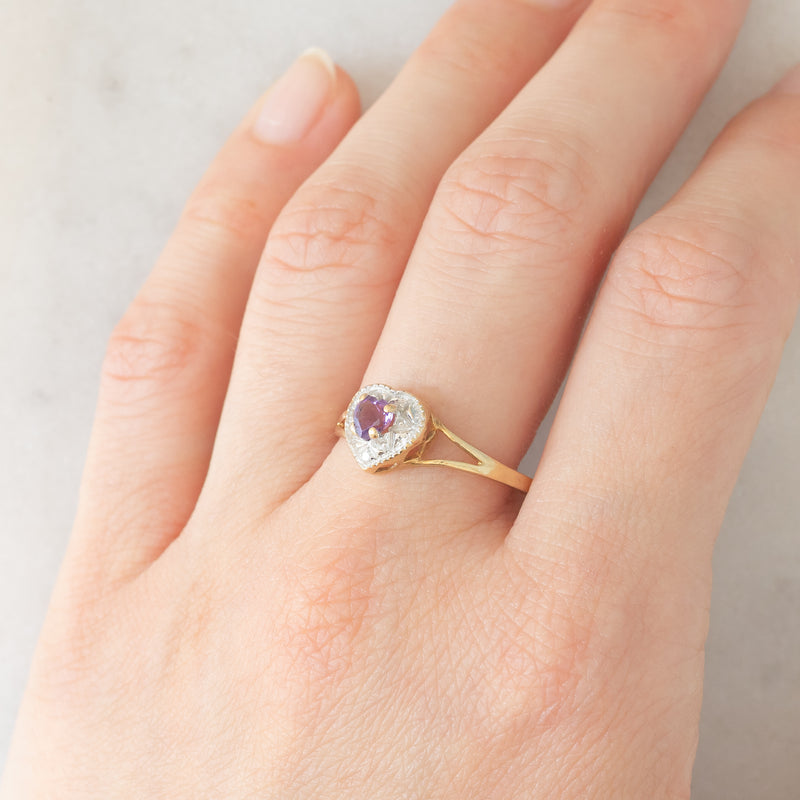 Anello vintage in oro giallo e bianco 9K con ametista di taglio a cuore (0.22ct ca.) e diamante, anni ‘90