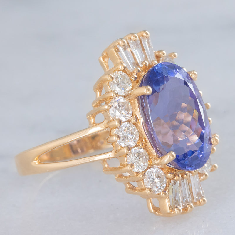 Anello ballerina vintage in oro giallo 14K con tanzanite (5.60ct ca.) e diamanti di taglio brillante e tapered (1.30ctw ca.), anni ‘70/‘80