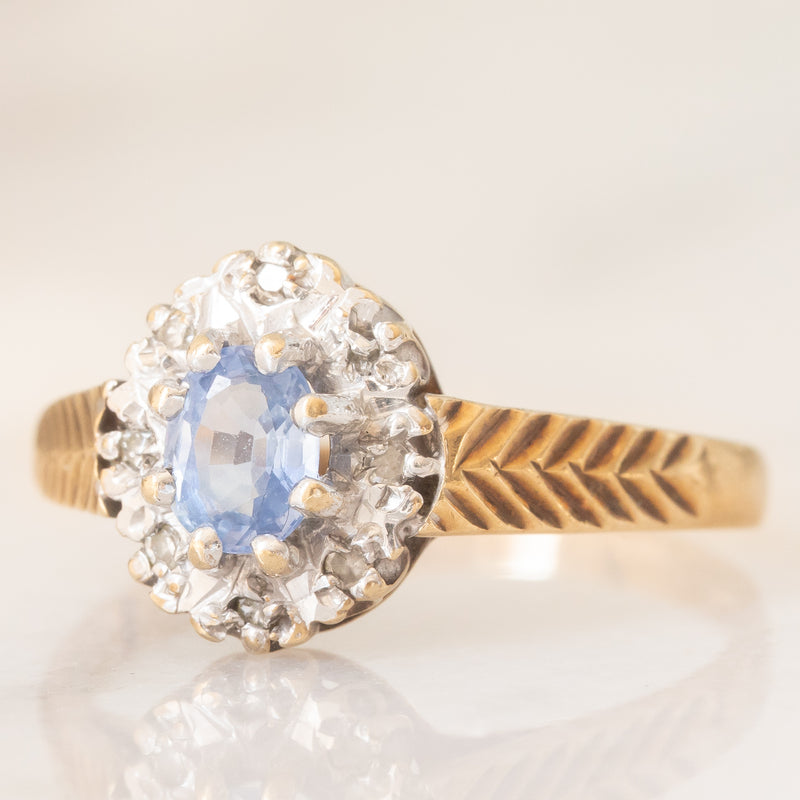 Anello a margherita in oro giallo 9K con zaffiro (0.35ct ca.) e diamanti (0.04ctw ca.), anno 1991