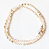 Vintage-Halskette mit weißen Perlen und Perlen aus 9-karätigem Gelbgold und Verschluss aus 9-karätigem Gelbgold, 50er/60er Jahre