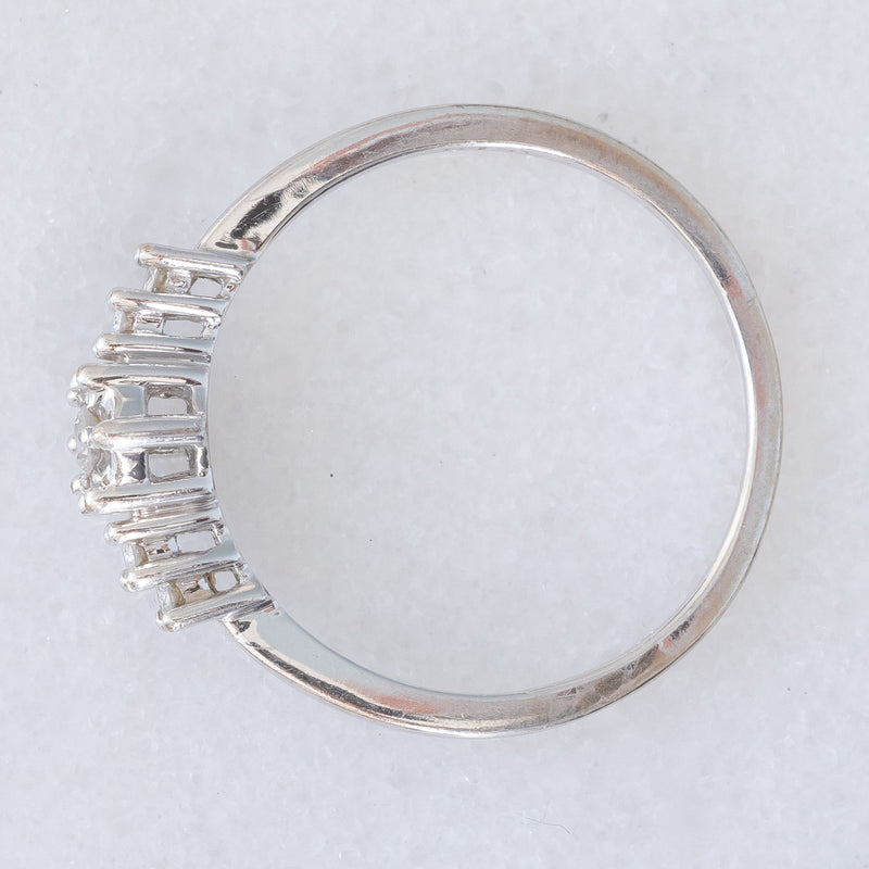 Anello vintage in oro bianco 9K con diamanti di taglio brillante (0.10ctw ca.), anni ‘80/‘90