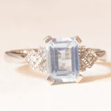 Vintage-Ring im Art-Déco-Stil aus 9-karätigem Weißgold mit blauem Topas (ca. 1.40 ct) und Diamanten (ca. 0.02 ctw),