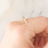 Trilogy vintage in oro giallo 9K con smeraldo (0.05ct ca.) e diamanti di taglio brillante (0.08ctw ca.), anno 1987