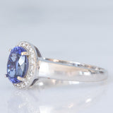 Anello a margherita vintage in oro bianco 18K con tanzanite (2.30ct ca.) e diamanti di taglio brillante (0.20ctw ca.), anno ‘70/‘80