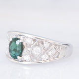 Anello a fascia in platino con tormalina verde (1.13ct) e diamanti (0.38ctw) e con lavorazioni a traforo, anni '90/anni '2000