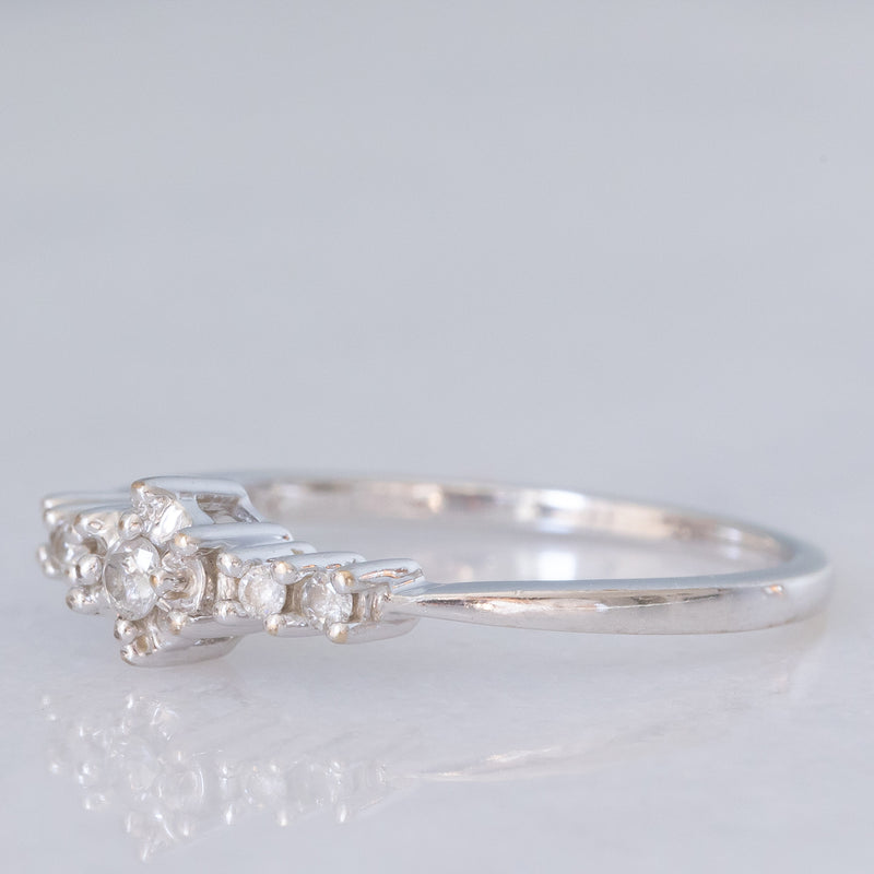Anello vintage in oro bianco 9K con diamanti di taglio brillante (0.10ctw ca.), anni ‘80/‘90