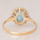 Anello a margherita vintage in oro giallo 9K con topazio azzurro (1.50ct ca.) e diamanti (0.10ctw ca.), anno 1988