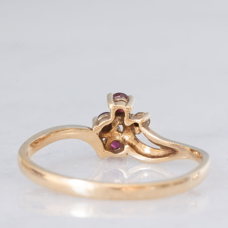 Anello vintage in oro giallo 9K con rubini (0.12ctw ca.) e diamante (0.02ct ca.), anno 1981