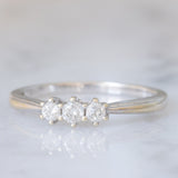 Trilogie vintage en or blanc 9 carats avec diamants (0.25 ct environ)