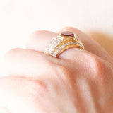 VINTAGE-BANDRING AUS 18K GELBGOLD MIT RUBIN (CA. 1.40 KT.) UND DIAMANTEN IM BRILLANTSCHLIFF (CA. 1 KT.), 70er/80er Jahre