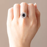 Vintage-Gänseblümchenring aus 14 Karat Weißgold mit Saphiren (ca. 2 ct) und Diamanten im Brillantschliff (ca. 0.80 ctw), 70er Jahre