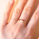Anello vintage in oro giallo 9K con opale (0.15ct ca.), anno 1987