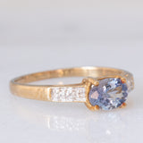 Solitario moderno in oro giallo 9K con tanzanite (0.70ct ca.) e zirconi bianchi