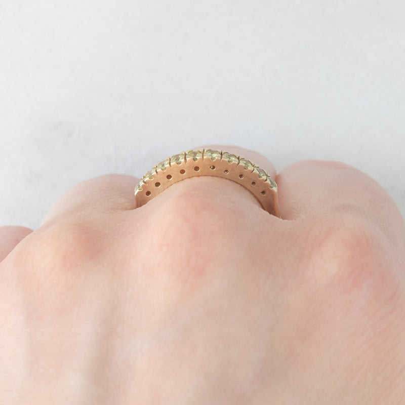 Veretta vintage in oro giallo 9K con peridoti (0.40ctw ca.), anni ‘70/‘80