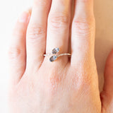 Moderner Contrarier-Ring aus 10 Karat Gelb- und Weißgold mit Spinellen (ca. 0.90 ctw) und Diamanten, Jahr 2016