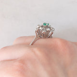 Anello a fiocco di neve in oro bianco 14K con smeraldo (0.13ct ca.) e diamanti (0.24ctw ca.), anni ‘70