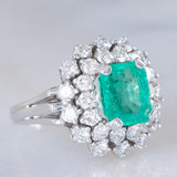Anello vintage in oro bianco 14K con smeraldo (2ct ca.) e diamanti di taglio brillante (1.40ctw ca.), anni ‘60/‘70