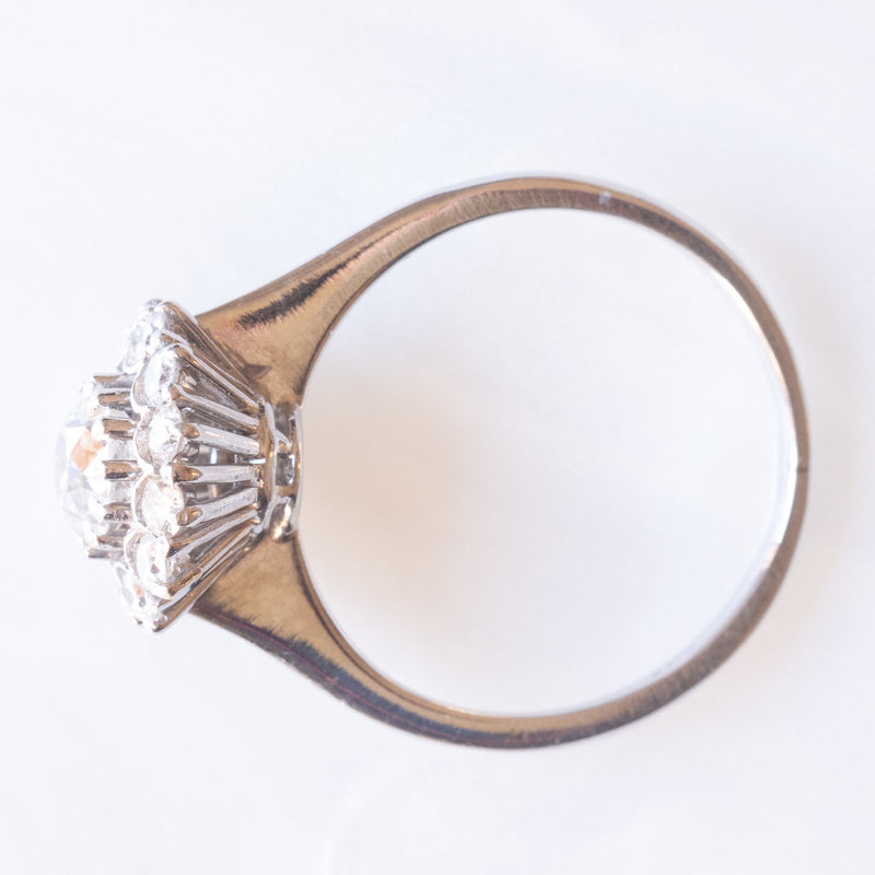 Anello a margherita vintage in oro bianco 18K con diamanti di taglio vecchia Europa (1.20ctw ca.), anni ‘60