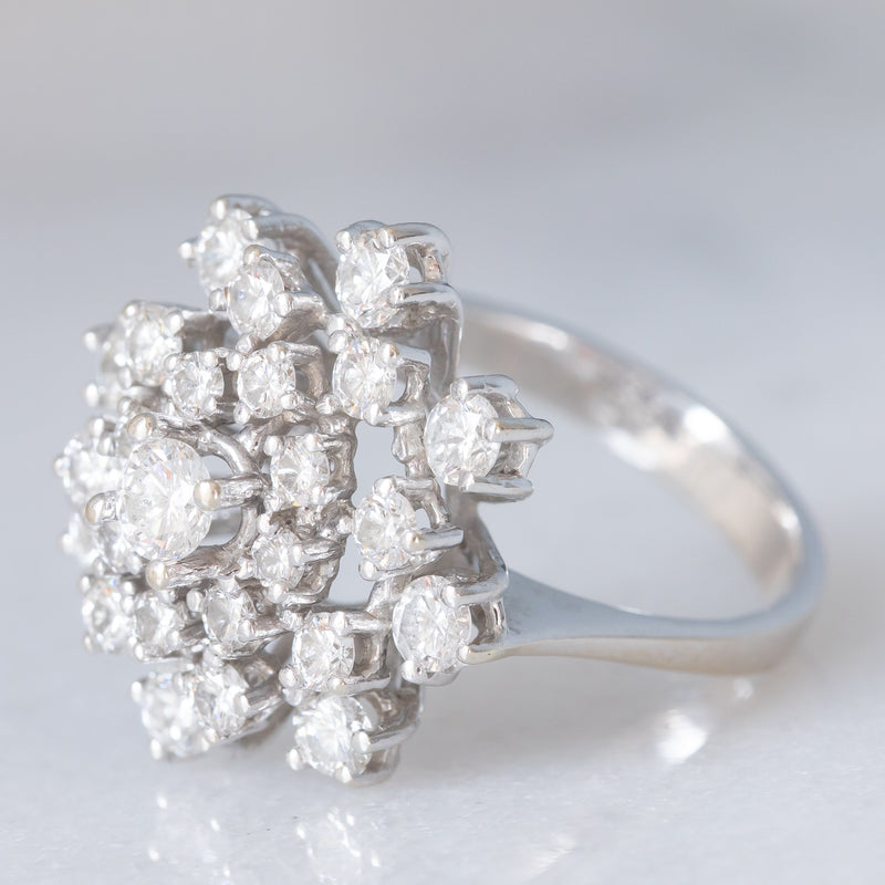 Anello a fiocco di neve vintage in oro bianco 18K con diamanti di taglio brillante (1.33ctw ca.), anni ‘70