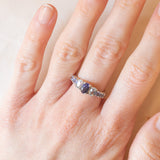 Veretta vintage in oro bianco 9K con acquamarine (0.30ctw ca.) e ioliti (0.65ctw ca.), anno 2005