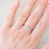 Trilogy vintage in oro bianco 18K con acquamarina (0.60ct ca.) e diamanti, anni ‘80