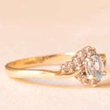 Anello vintage in oro giallo 9K con topazio azzurro (0.40ct ca.) e diamanti (0.07ctw ca.)