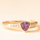Anello vintage in oro giallo 9K con ametista di taglio trillion (0.45ct ca.) e diamanti di taglio brillante (0.09ctw ca.), anni ‘70