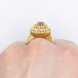 Anello a fiore vintage in oro giallo 14K con rubino (1ct ca.) e diamanti di taglio brillante (0.70ctw ca.), anni ‘70