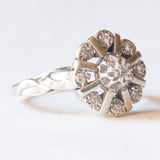 Vintage 18K white gold daisy ring with diamonds (0.18ctw approx.), 70s